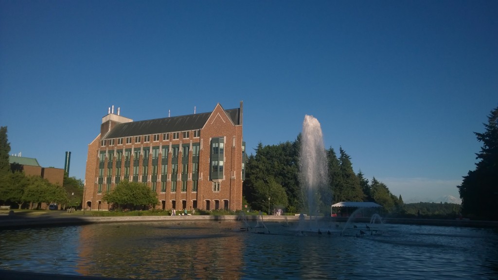 Le campus de l'Université de Washington est superbe. Avec le mont Rainier en fond, qui culmine à 4500 mètres!