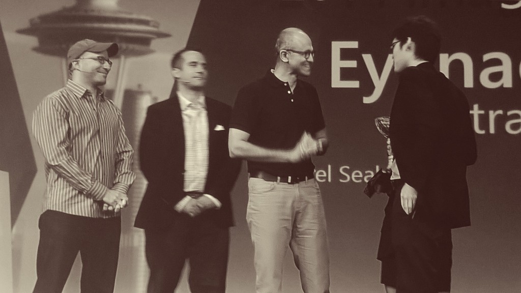 Satya Nadella avec les champions Imagine Cup 2014